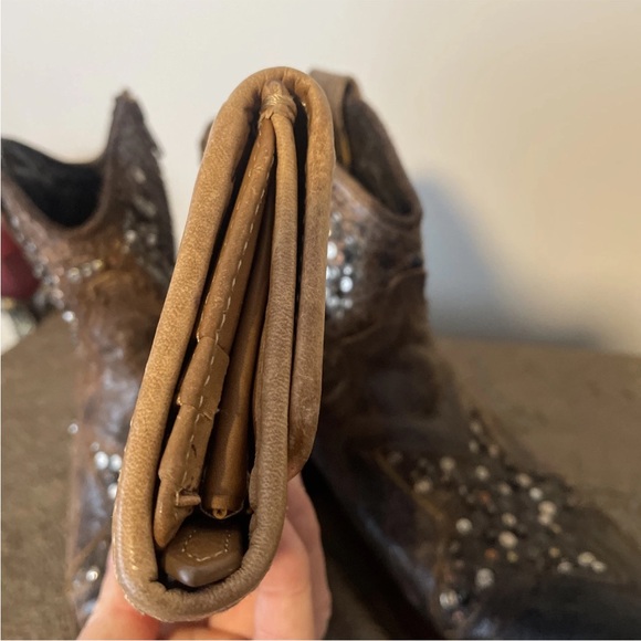 🤎💛Frye Melissa Distressed Leather Wallet $158 -Beige- - Picture 4 of 15